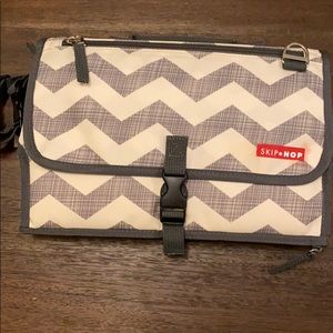 Skip hop changing station